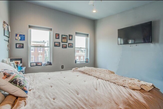 Building Photo - 8 W Randall St