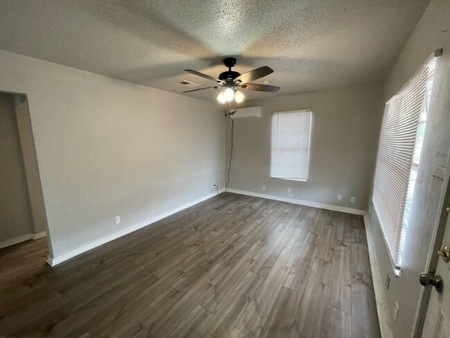 Building Photo - 2 br, 1 bath House - 443 SW 34th St