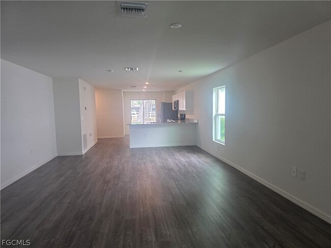 Building Photo - 878 Friendship Cir