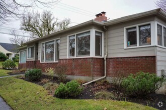 Building Photo - 1715 SE Claybourne St