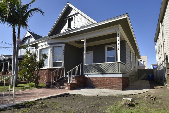 Building Photo - 330 W 10th St