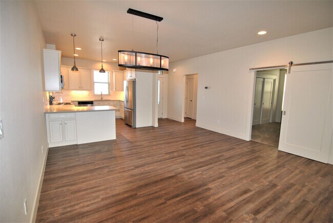 Building Photo - 1704/1706 Danny Boy Lane Duplex