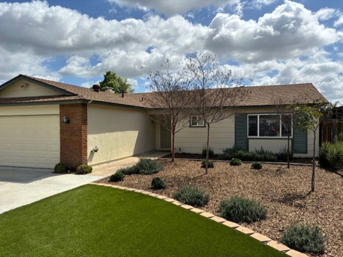 Primary Photo - 13217 Lakeview Granada Dr
