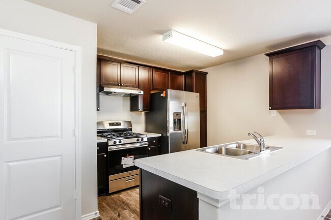 Foto del edificio - 8434 Amistad Cove