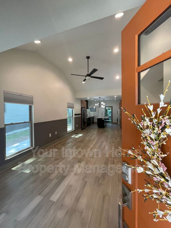 Foto del edificio - 1264 Lyle Pl NW