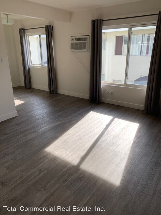 Foto principal - 10531 Western Ave
