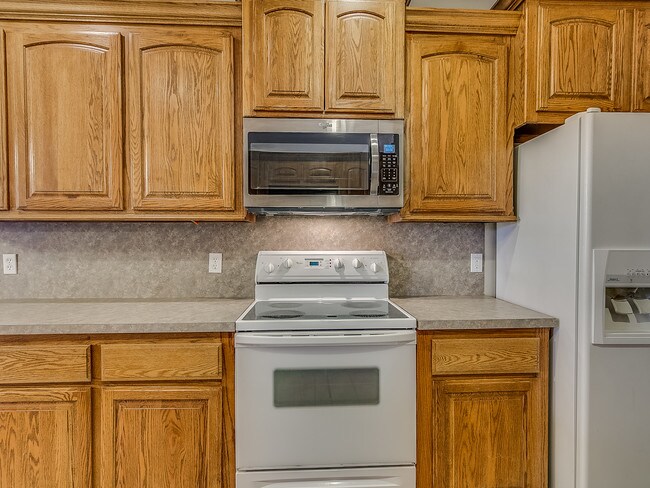 Building Photo - 901 NE 26th Ct