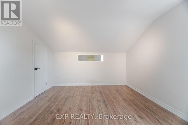 Photo du bâtiment - 84 Earlscourt Ave