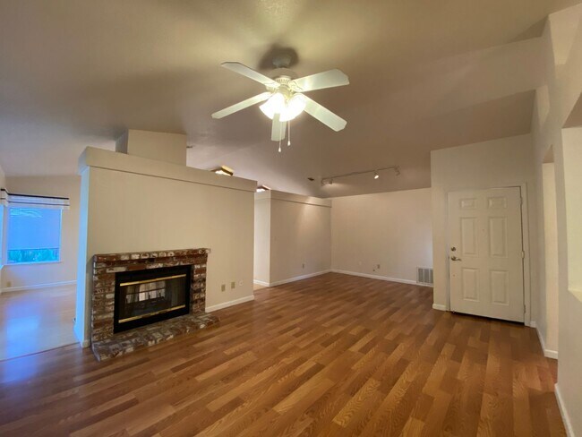 Building Photo - Single Story Close to Schools: Roseville (...