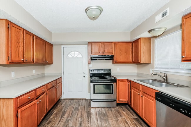 Foto del edificio - 13715 Dealtry Ln