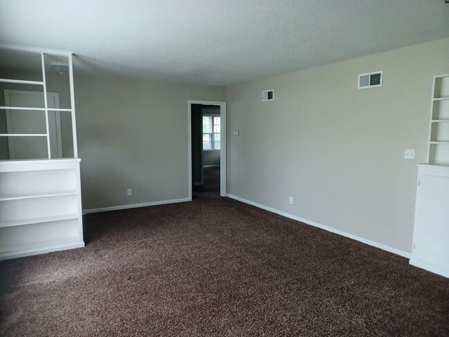 Building Photo - Cozy 3 bedroom, 1 bath home on Northeast side