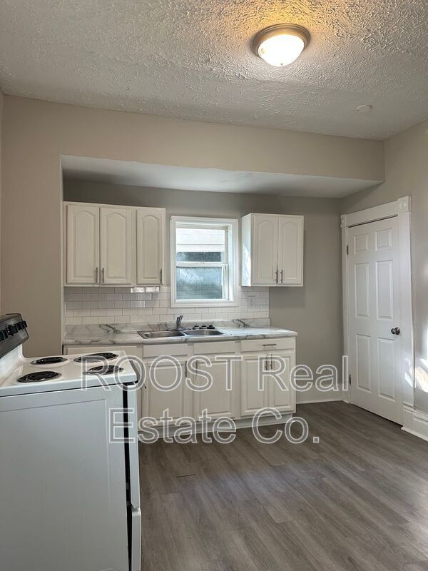 Foto del edificio - 896 Ellsworth Ave