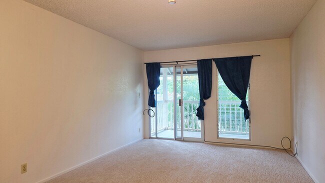Foto del edificio - 2 Bed 1 Bath Waiau Garden Court Townhouse Second Floor Unit
