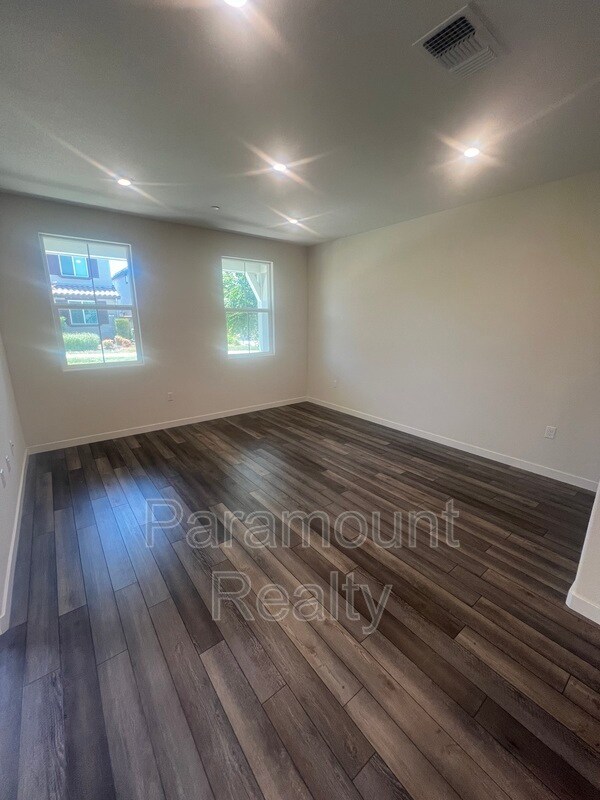 Foto del edificio - 172 McClintock Ln
