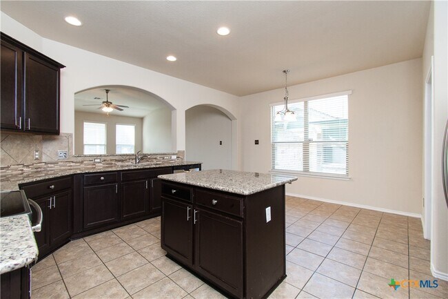 Foto del edificio - 1207 Fawn Lily Dr