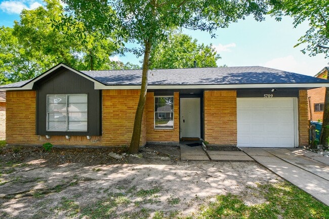 Building Photo - 5709 Arthington Ave