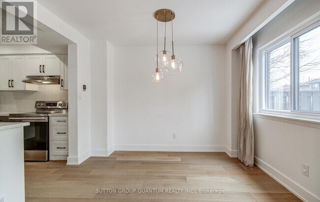 Photo du bâtiment - 20 Mineola Rd E