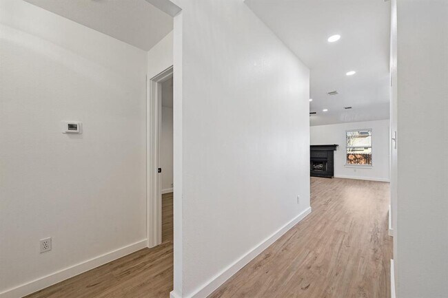 Foto del edificio - 2738 Winding Brook Dr