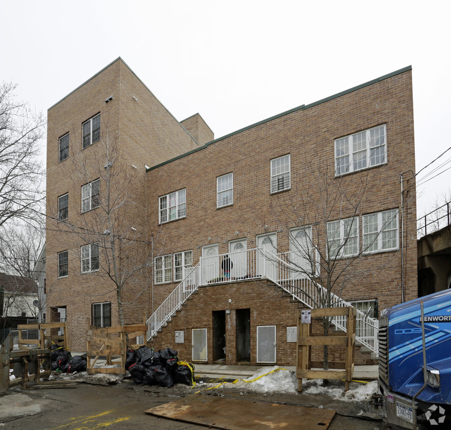 Building Photo - 51 Maple Ave