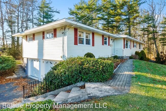 Foto del edificio - 3 br, 2.5 bath House - 52 Surrey Lane