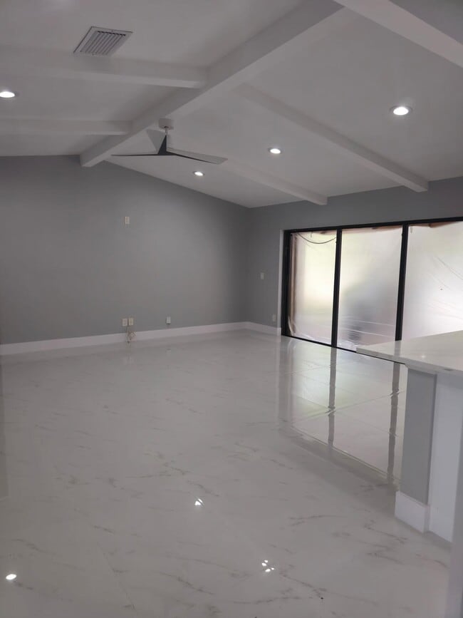 Building Photo - 11190 NW 23rd Ct
