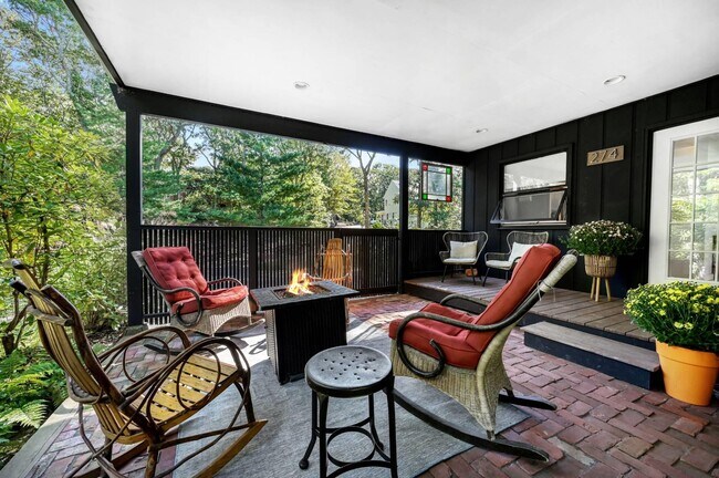 Foto del edificio - 274 Little Fresh Pond Rd