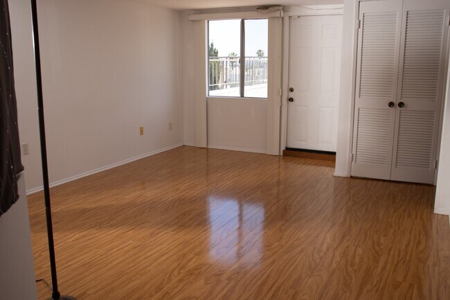 Foto del edificio - 1409 S Saltair Ave