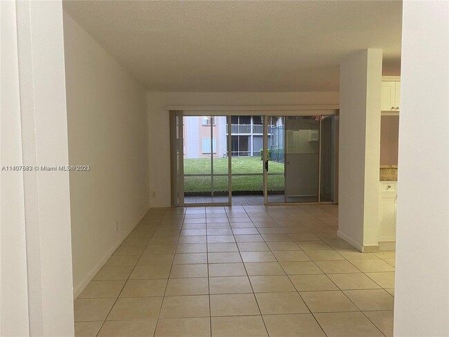 Building Photo - 9525 SW 138th Pl