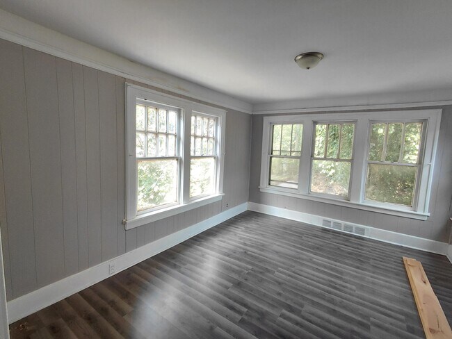 Building Photo - 13925 Cherrylawn St