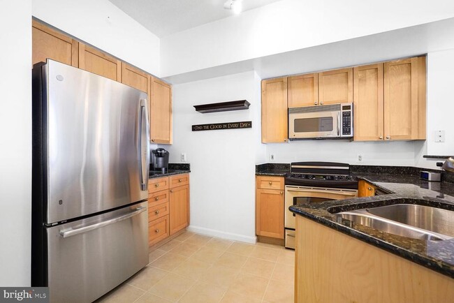 Building Photo - 3101 N Hampton Dr