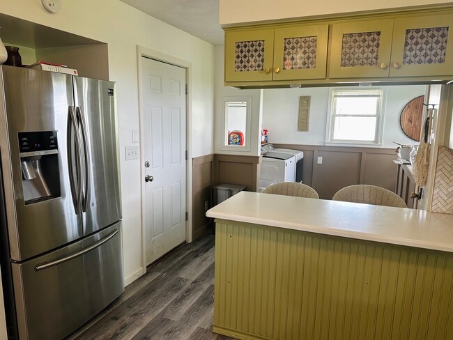 Building Photo - 419 3rd St