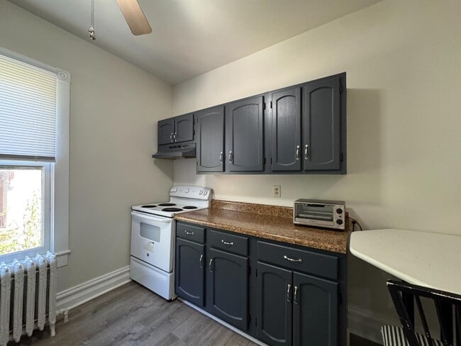 Building Photo - 301 W Beverley St