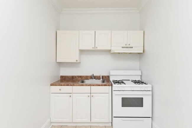 Foto del edificio - 2704 N Sawyer Ave