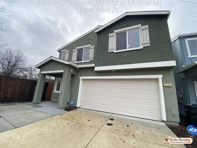 Foto del edificio - Sunny & Sparkling Two Story Home with 3 Be...