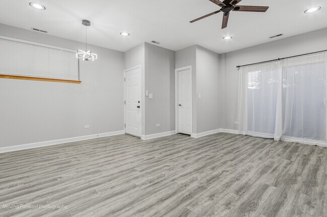 Building Photo - 5971 N Elston Ave