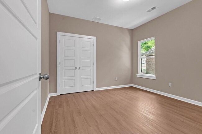 Foto del edificio - 557 Lundee St