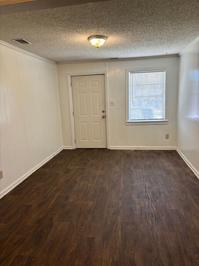 Building Photo - 2165 1/2 Telfair Street