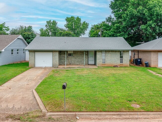 Building Photo - Cute home in Shawnee