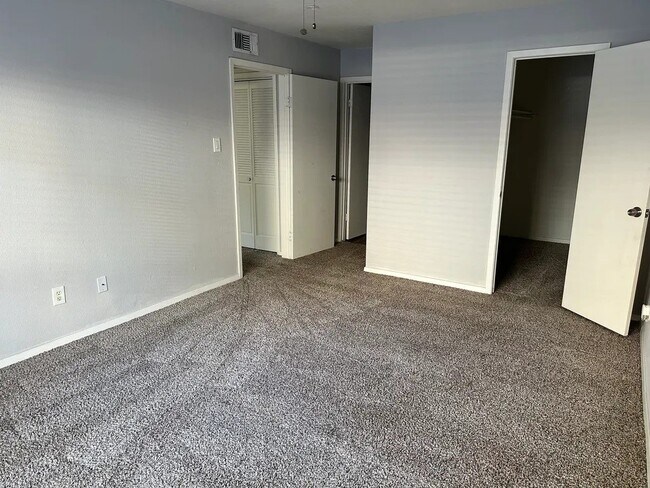 Foto del edificio - 16303 Lyons School Rd