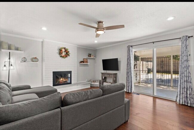 Foto del edificio - 12100 Woodland Ave NE