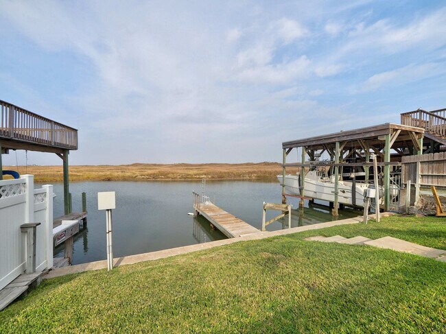 Building Photo - 14898 Granada Dr