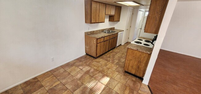 Foto del edificio - 578 W 18th Ave