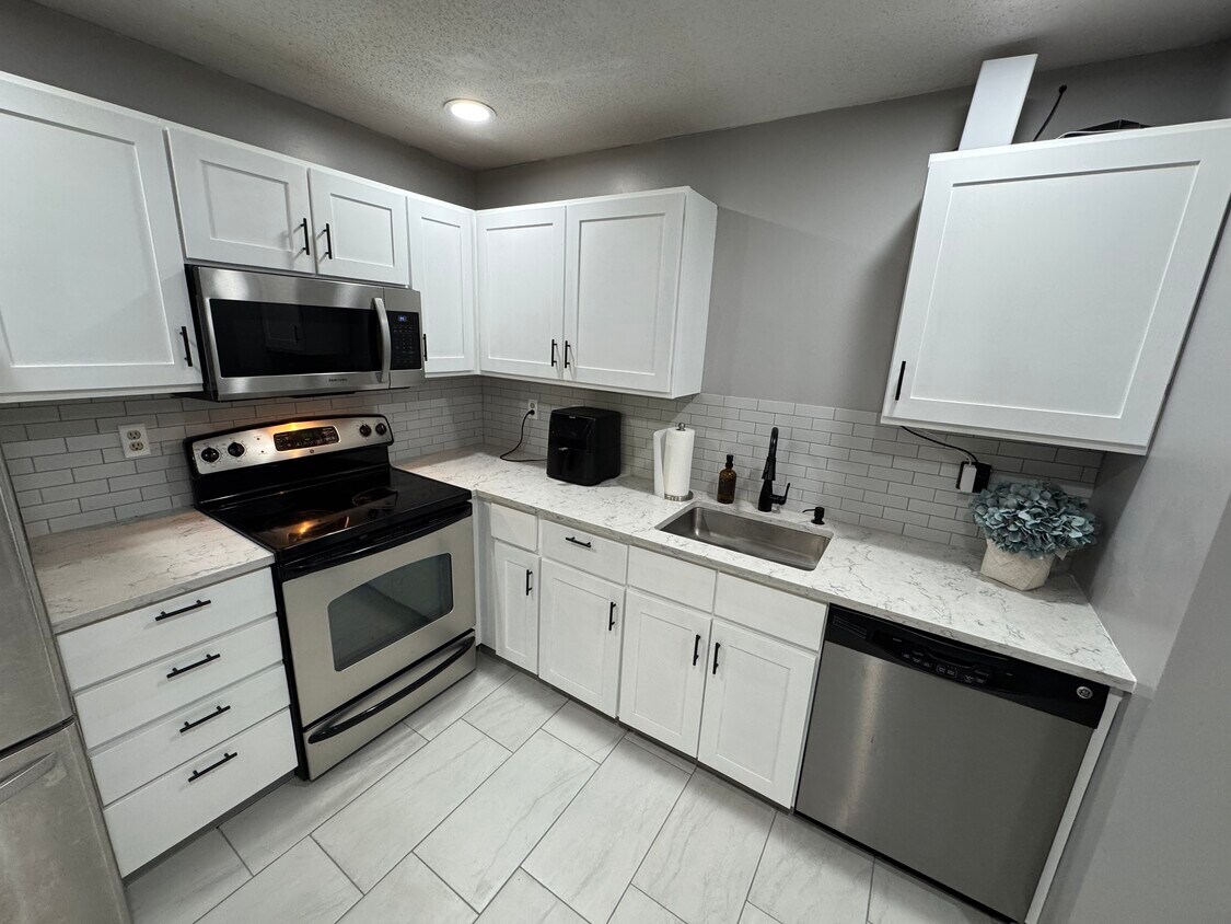 Foto principal - 3524 W Shore Rd