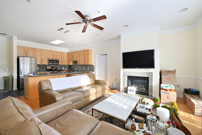 Foto del edificio - 1300 Grand St