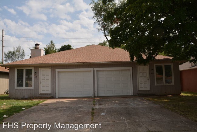 Building Photo - 2 br, 1 bath House - 614 W. Edgewood St