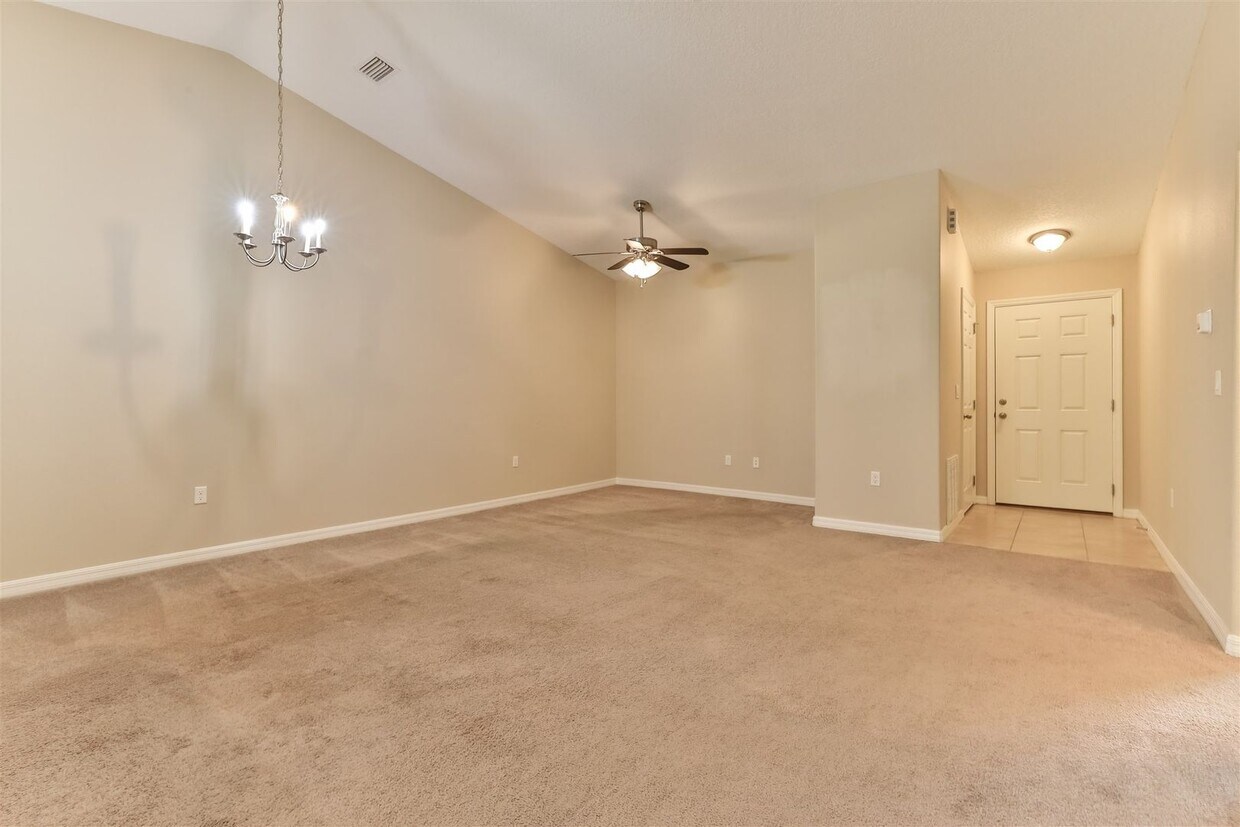 Foto principal - 59 Pine Haven Dr