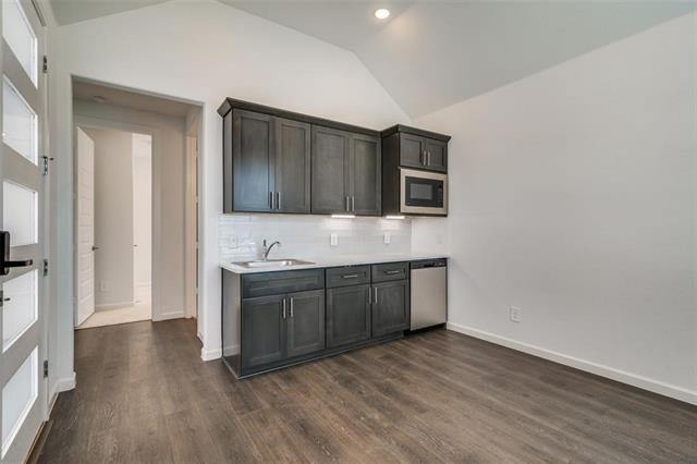 Building Photo - 2050 Clearwater Way