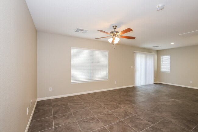 Foto del edificio - 9453 Milkweed Canyon Ave