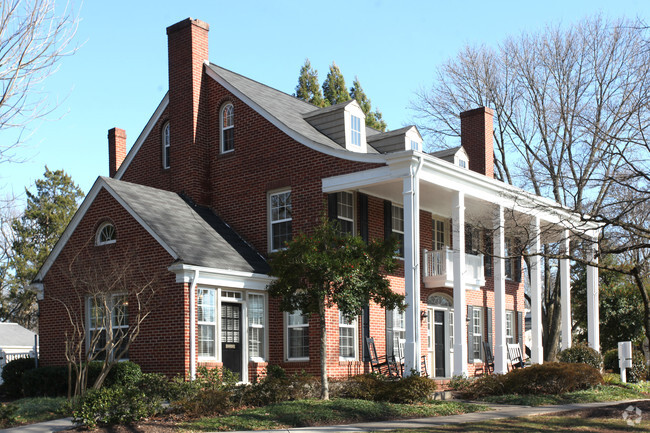 Foto del edificio - Morehead Apartments