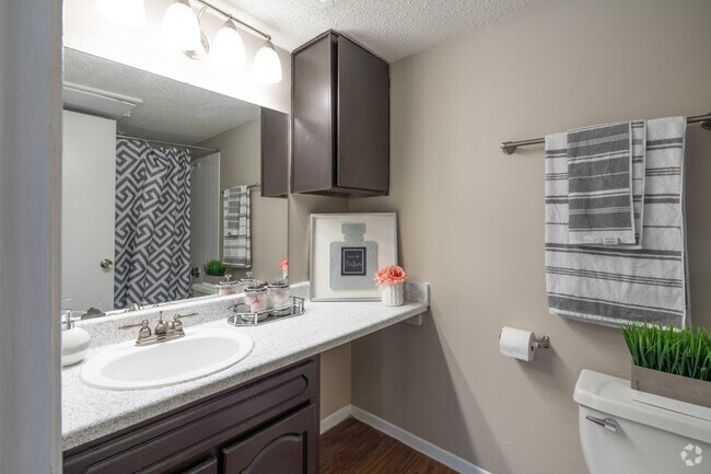 Bathroom, Townhome - 700SF - Dover Pointe